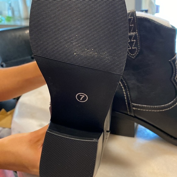 Zaynsia size 7 short cowgirl boots black - Picture 3 of 4